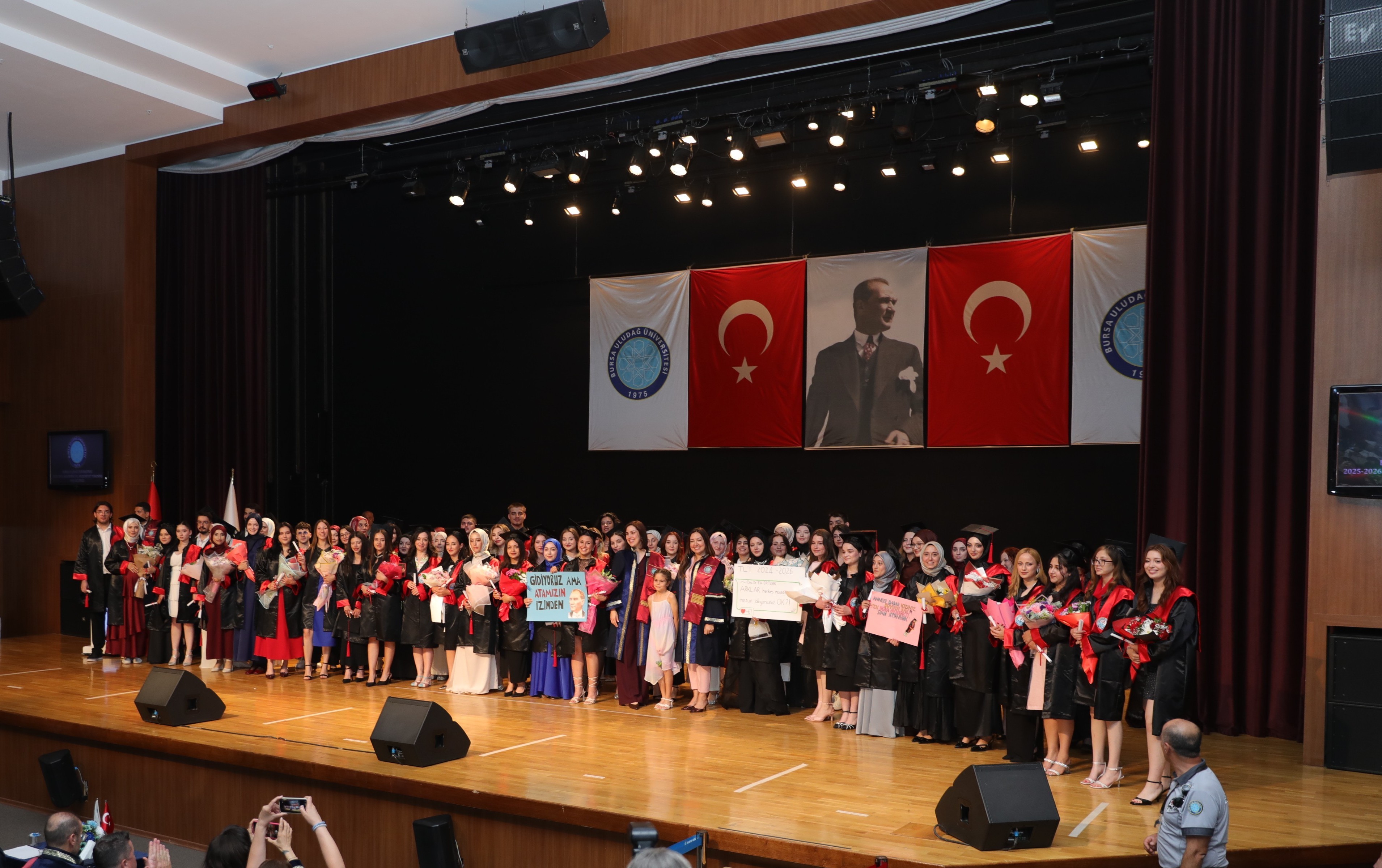 MESLEK YÜKSEKOKULUMUZDA 2026 MEZUNİYET SEVİNCİ